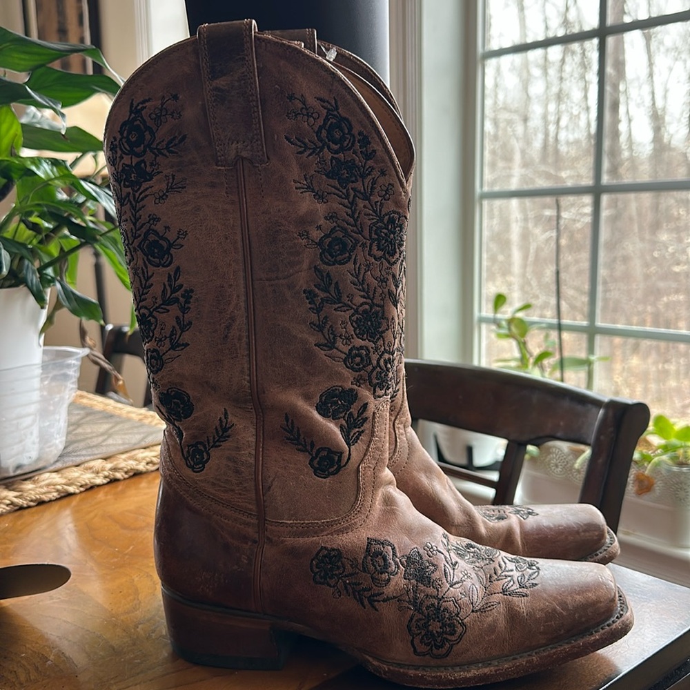 Shyanne Women's Wildflower Western Boots - Square Toe